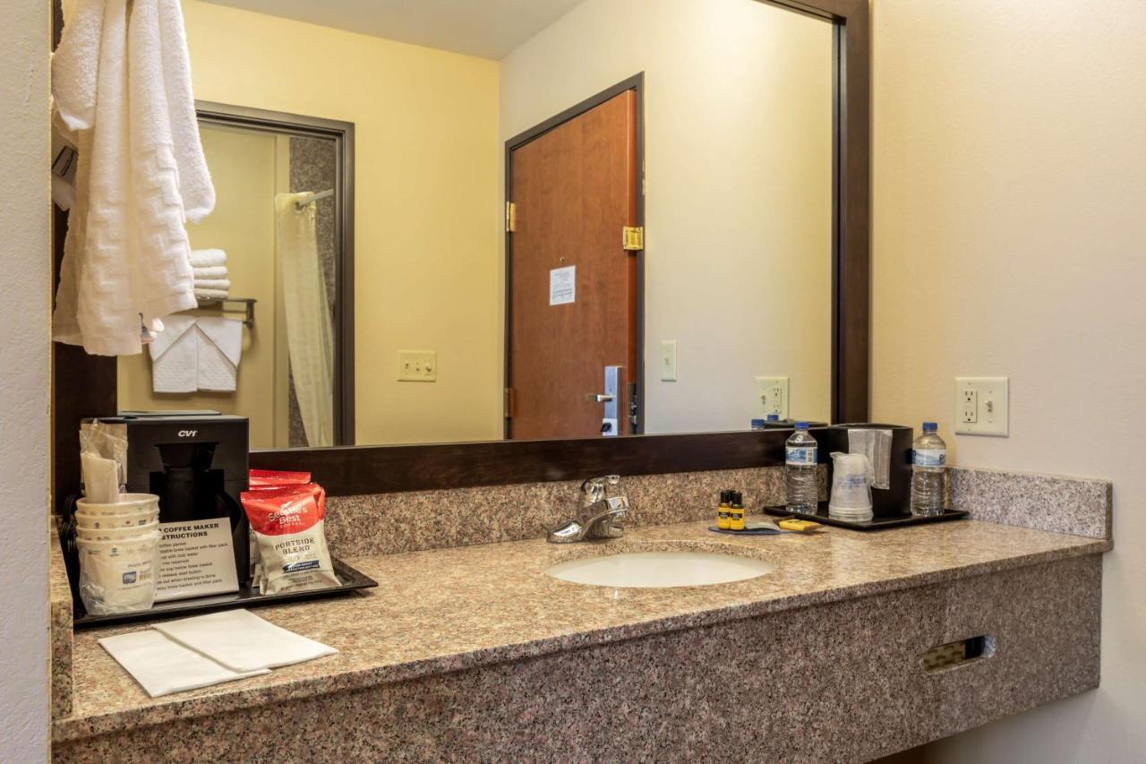 Best Western Plus Red River Inn Clarendon Buitenkant foto