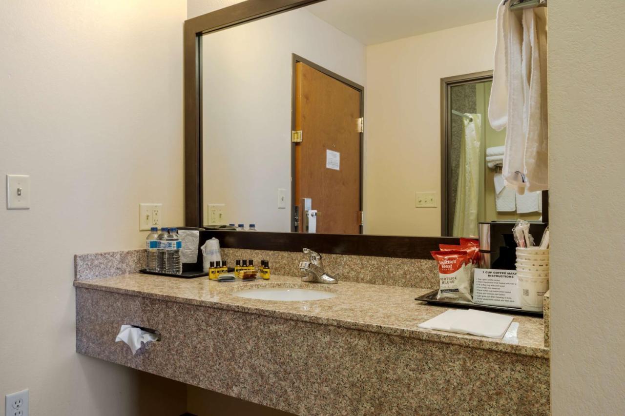 Best Western Plus Red River Inn Clarendon Buitenkant foto